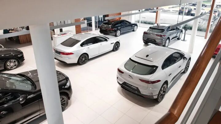 20201106_Knook_JLR_showroom_werkplaats001.jpg