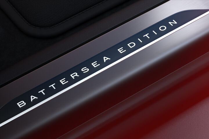 RANGE ROVER SPORT BATTERSEA EDITION TREADPLATES 150426
