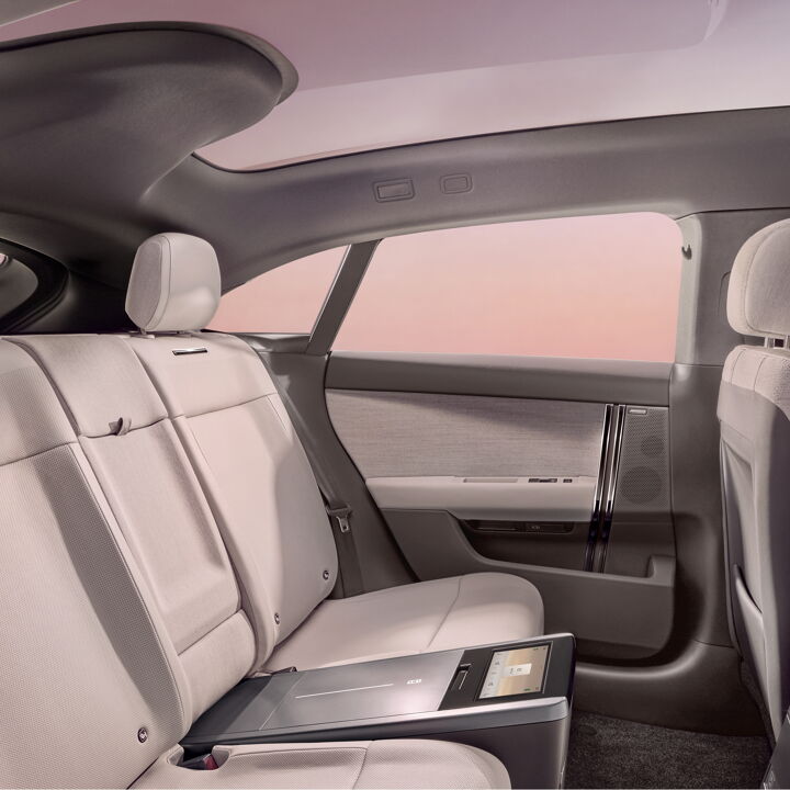 RR_GT_INTERIOR_REAR-SEATS_