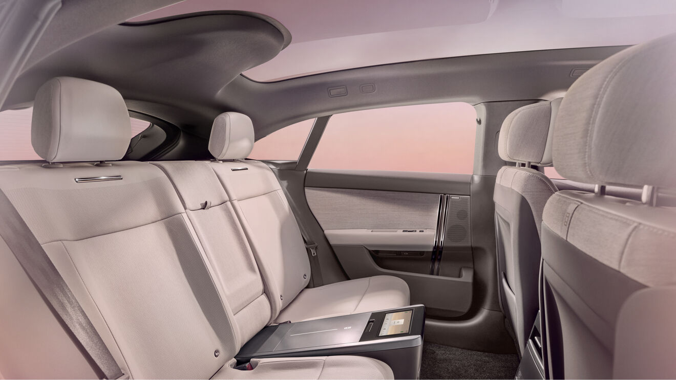 RR_GT_INTERIOR_REAR-SEATS_