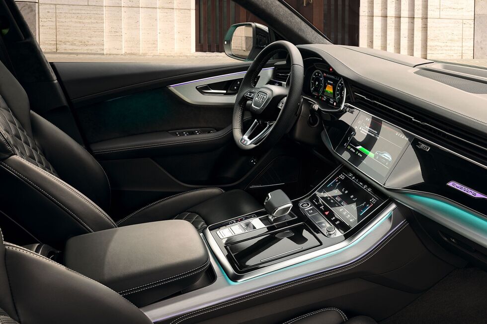 2102-audi-q8-tfsie-08.jpg