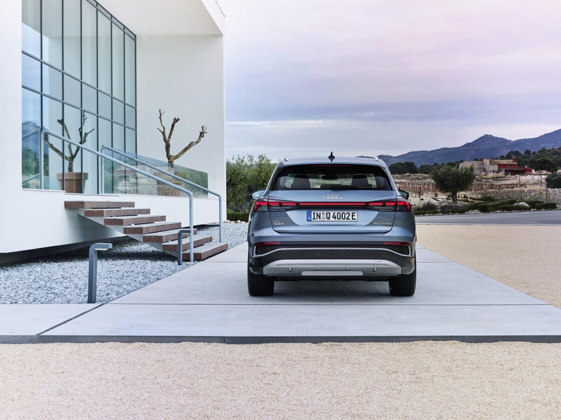 2104-audi-q4-e-tron-09.jpg