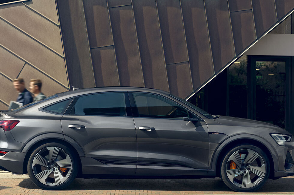 201911-e-tron-sportback-21.jpg