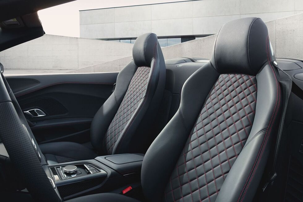 2102-audi-r8-spyderV10RWD-08.jpg