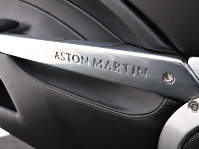 Aston Martin V12 Vanquish 5.9 470 pk | Origineel Nederlandse Auto | 2+2 uitvoering