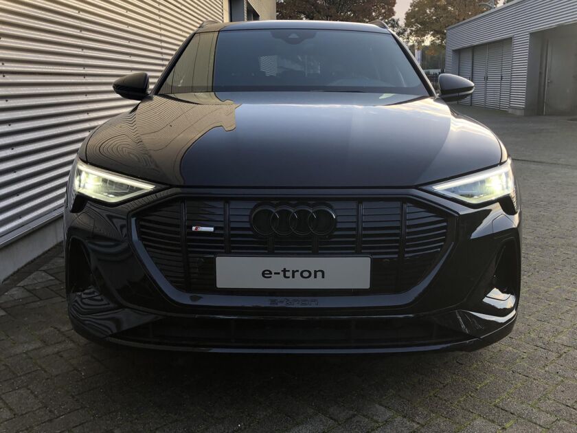 Audi e-tron S Edition e-tron 55 300kw/408pk 95Kwh SUV Elektr.  Optiek Pakket Zwart + Zwarte Audi Ringen | Privacy Glass | Ambiente Lichtpakket Plus | S-Line