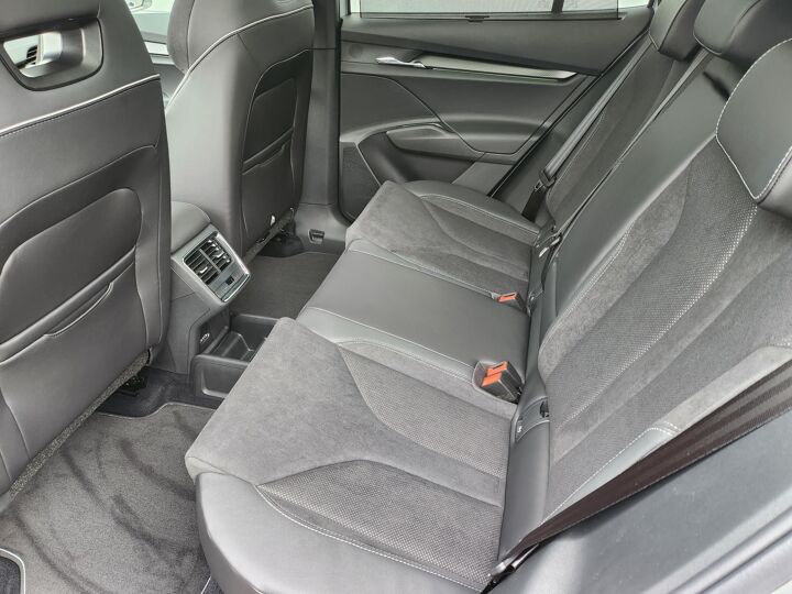 Škoda Enyaq coupé iv Sportline Elektromotor 150 kW / 204 pk SUV 1 versn . Automaat