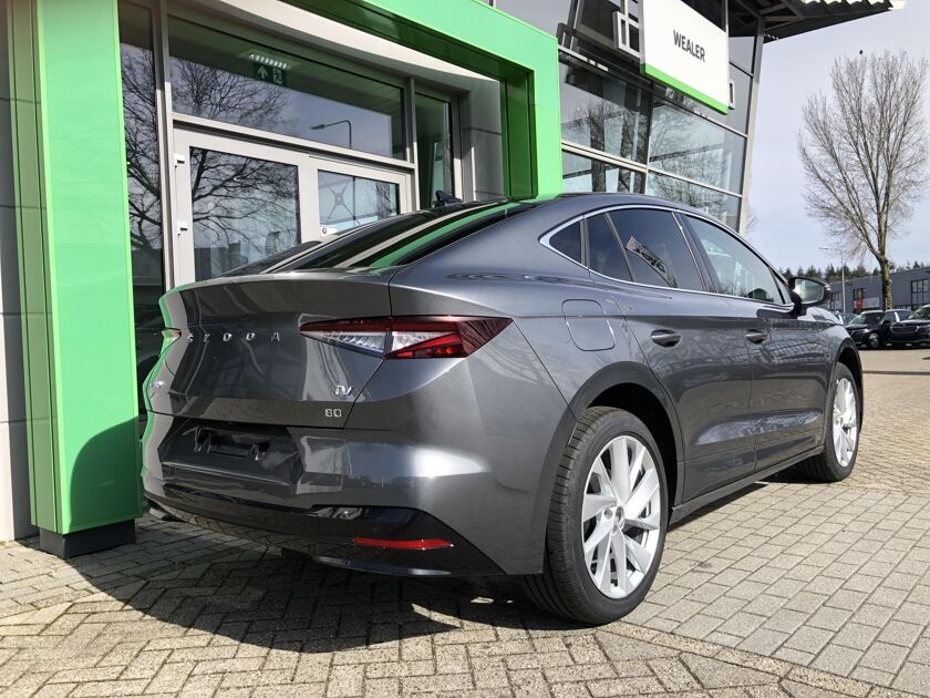 Škoda Enyaq coupé iv Business Edition Elektromotor 150 kW / 204 pk SUV  1 versn. Automaat