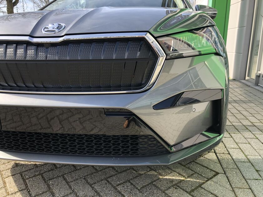 Škoda Enyaq coupé iv Business Edition Elektromotor 150 kW / 204 pk SUV  1 versn. Automaat