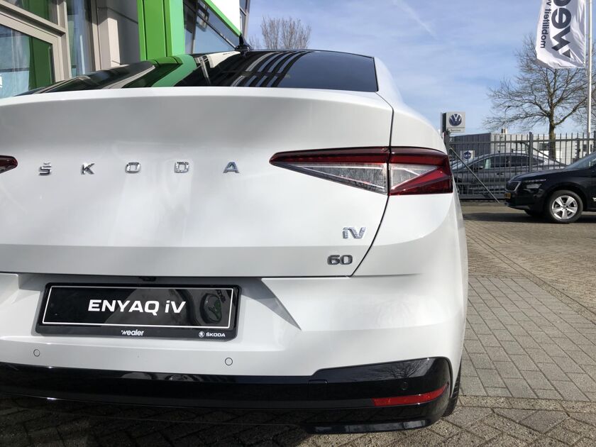 Škoda Enyaq coupé iv Business Edition Plus Elektromotor 132 kW / 180 pk SUV 1 versn. Automaat