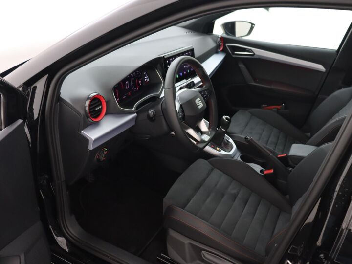 SEAT Arona FR Business Intense 1.0 TSI 95 pk Navi | Alcantara | Camera | 18 inch