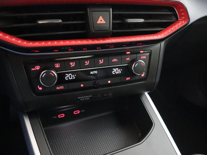 SEAT Arona FR Business Intense 1.0 TSI 95 pk Navi | Alcantara | Camera | 18 inch