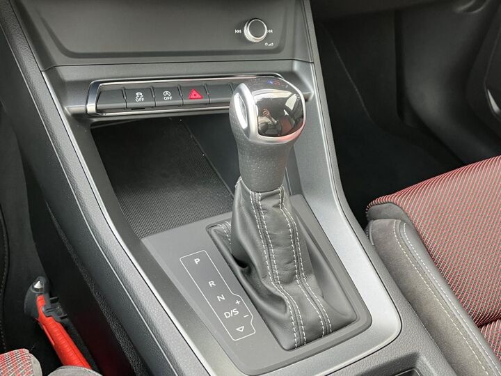 Audi Q3 35 TFSI S edition | Cruise Control | Parkeersensoren | Black Optiek | Elektrische Achterklep |