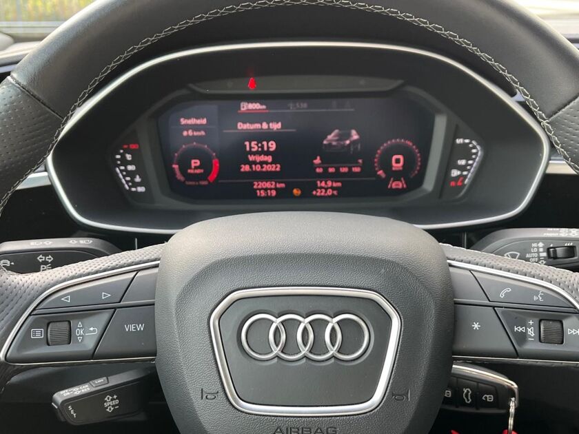 Audi Q3 35 TFSI S edition | Cruise Control | Parkeersensoren | Black Optiek | Elektrische Achterklep |