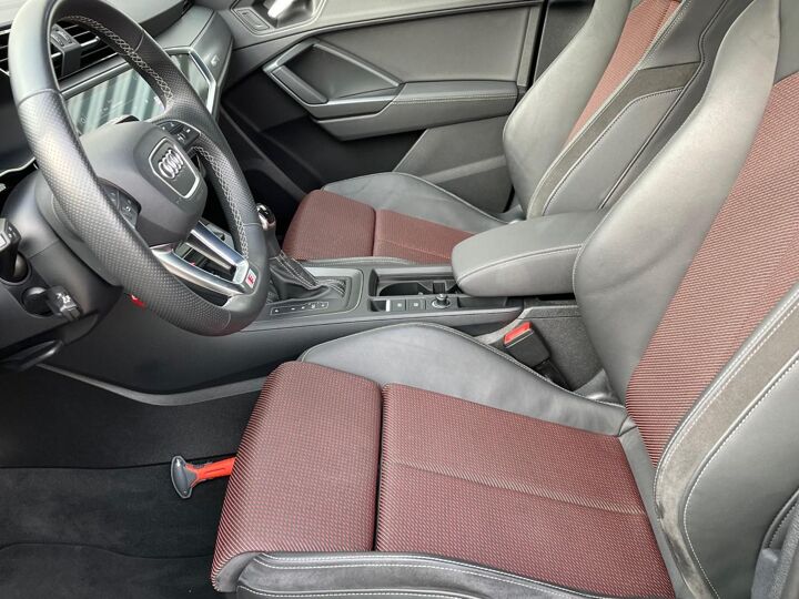 Audi Q3 35 TFSI S edition | Cruise Control | Parkeersensoren | Black Optiek | Elektrische Achterklep |