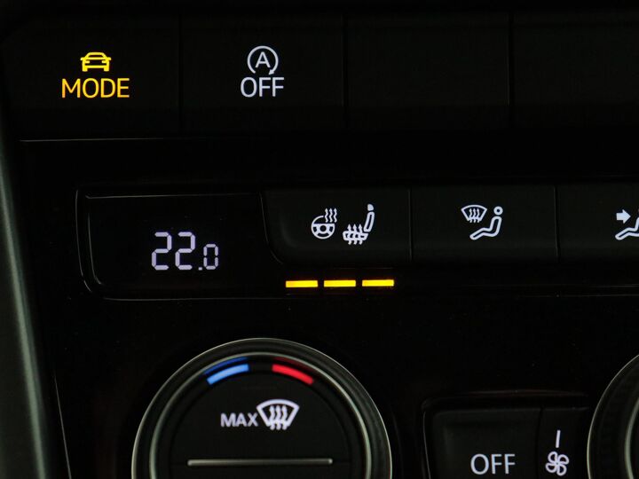 Volkswagen T-Roc Cabrio 1.5 TSI R-Line | DSG | Keyless Entry | DAB | Camera |Active Info Display | Adaptive Cruise Control | Stuurwiel + Stoelverwarming