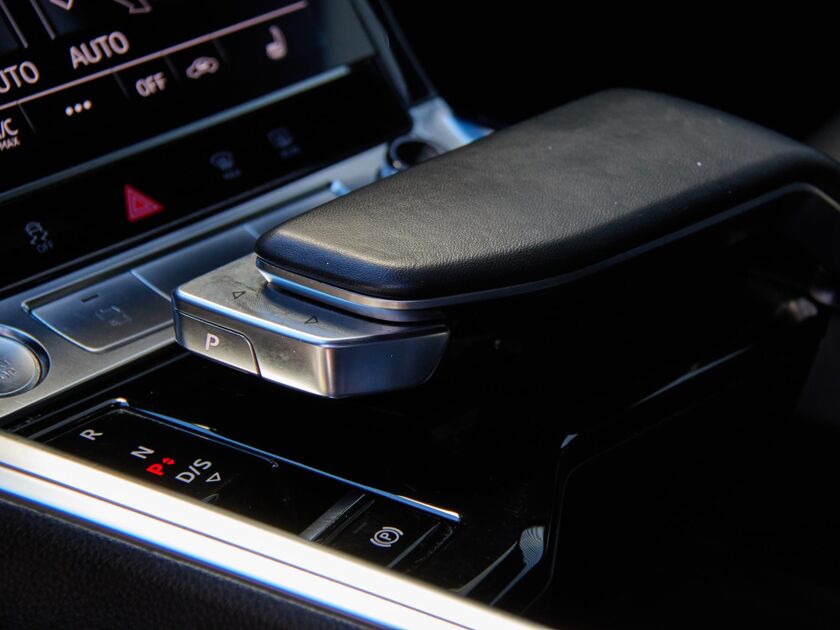 Audi e-tron e-tron 55 quattro advanced 95 kWh | 4% bijtelling | Panoramadak | B&O | Lederen Bekleding | ACC |