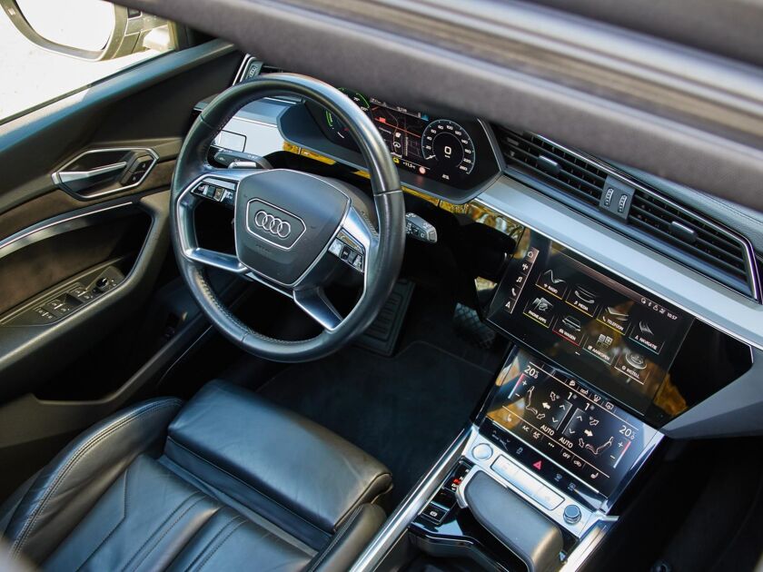 Audi e-tron e-tron 55 quattro advanced 95 kWh | 4% bijtelling | Panoramadak | B&O | Lederen Bekleding | ACC |