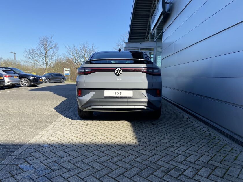 Volkswagen ID.5 Pro (1)  ELEKTROMOTOR 150 kW / 204 pk SUV Elektris