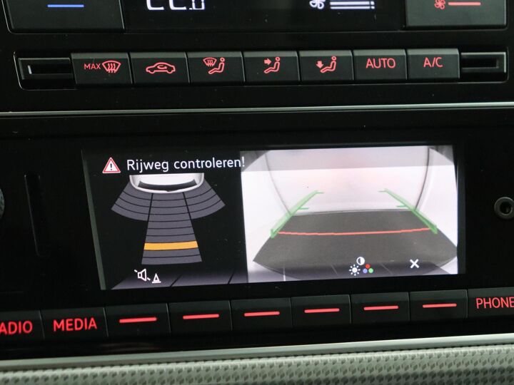 Volkswagen e-Up! e-up! Max | Parkeersensoren Achter + Camera | DAB | Cruisecontrol | Verwarmbare Voorruit + Voorstoelen | Donker Glas | LM 15"