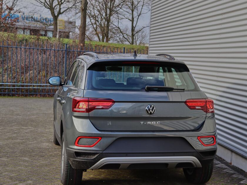 Volkswagen T-Roc Life 1.0 81 kW / 110 pk TSI SUV 6 versn. Hand