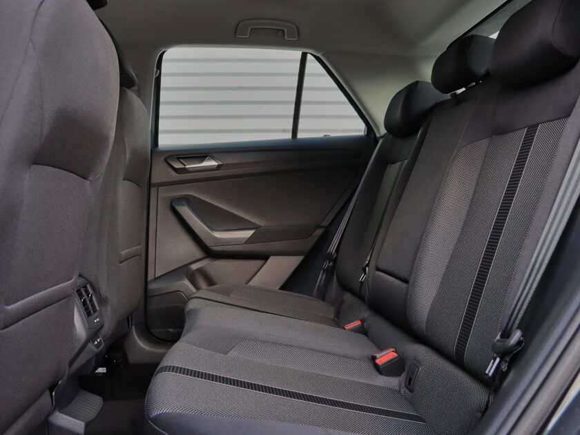 Volkswagen T-Roc Life 1.0 81 kW / 110 pk TSI SUV 6 versn. Hand