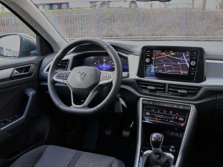 Volkswagen T-Roc Life 1.0 81 kW / 110 pk TSI SUV 6 versn. Hand