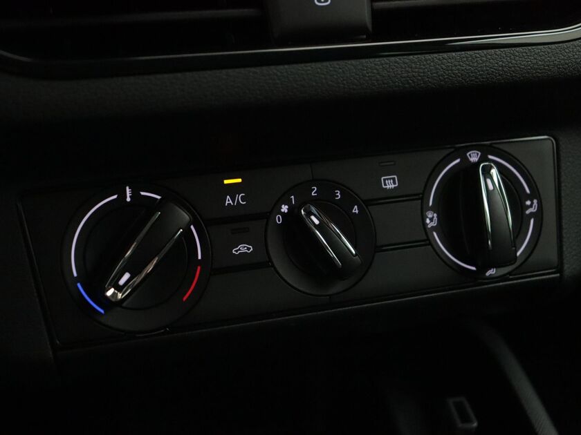 Škoda Kamiq 1.0 TSI Ambition | Pakeersensoren Achter | Apple Carplay | DAB | LM 16"