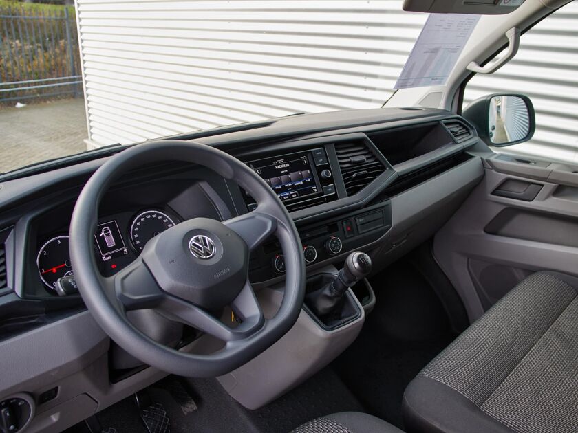 VW-Bedrijfswagens Transporter 2.0 TDI L2H1 28 110PK | App-connect | achterdeuren | parkeersensoren |