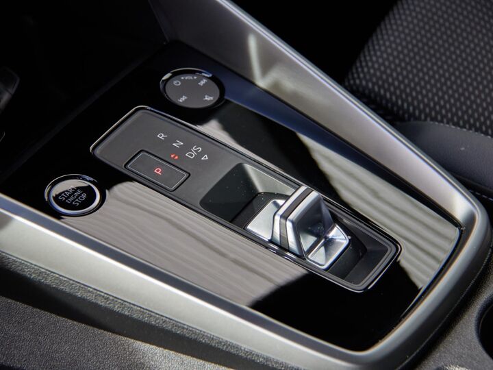 Audi A3 Sportback 30 TFSI S edition | Navi | S-Line | Cruise Control | DAB | Sportstoelen |