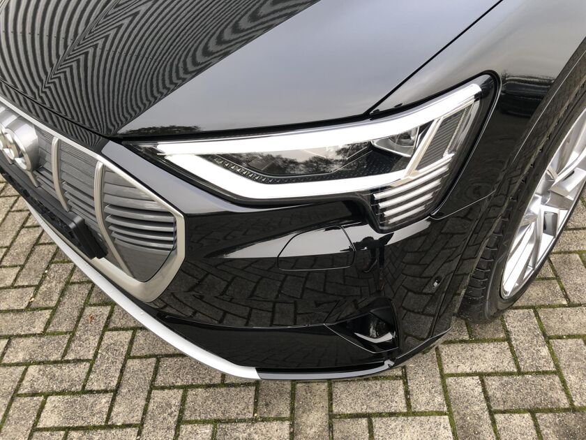 Audi e-tron Advanced edition plus e-tron 55 300kw/408pk 95Kwh  SUV Elektr. aandrijving quattro | Sportstoelen | Valcona leder Okapibruin
