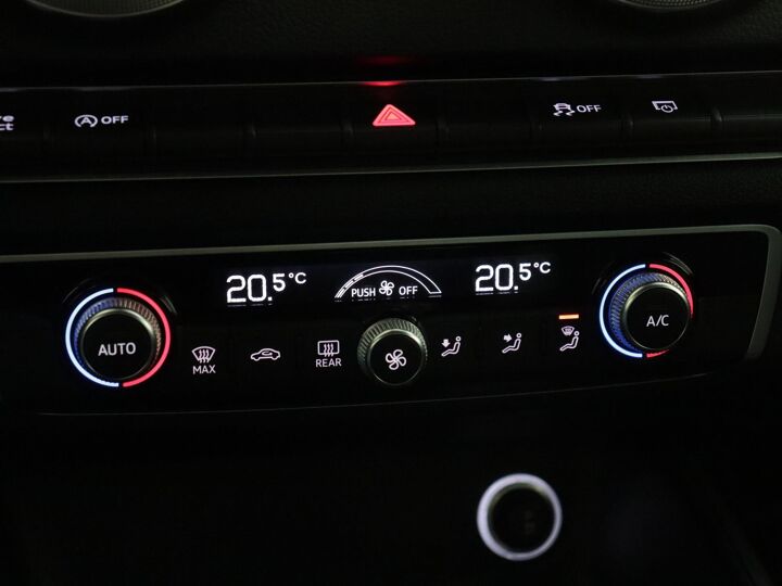 Audi A3 Sportback 1.0 TFSI Sport S Line Edition | Drive Select | Navigatie | 18 inch LM |Parkeersensoren Achter |