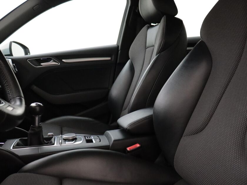 Audi A3 Sportback 1.0 TFSI Sport S Line Edition | Drive Select | Navigatie | 18 inch LM |Parkeersensoren Achter |