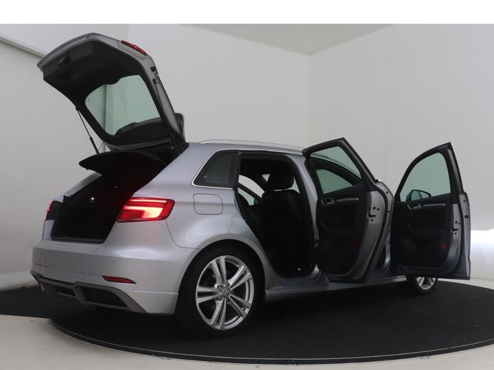 Audi A3 Sportback 1.0 TFSI Sport S Line Edition | Drive Select | Navigatie | 18 inch LM |Parkeersensoren Achter |