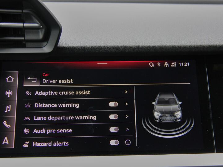 Audi A3 Sportback 30 TFSI Business edition | DAB | Navigatie | Airco | Cruise |