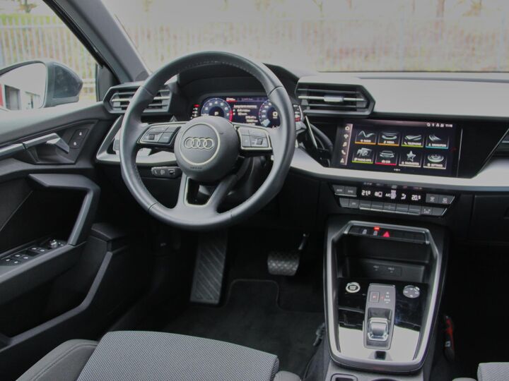 Audi A3 Sportback 30 TFSI Business edition | DAB | Navigatie | Airco | Cruise |