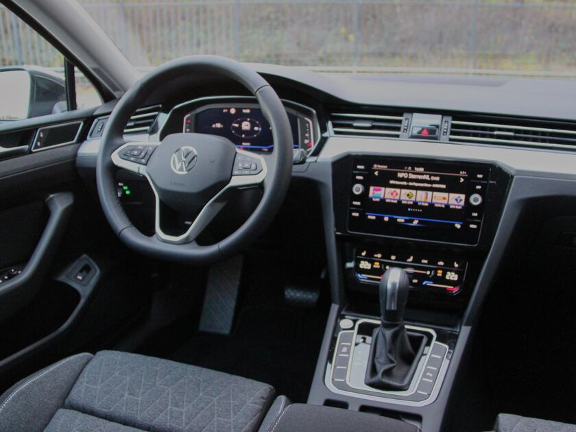 Volkswagen Passat Variant Business 1.5 TSI 110 kW/150 pk ACT Variant 7 versn . DSG | Navigatie | DAB | Airco | ACC | Achteruitrij Camera | Comfort Stoelen |