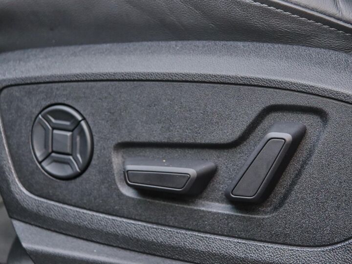 Audi e-tron Sportback 50 quattro S edition 71 kWh | 8% bijtelling | Airco | Full Map Navigatie | DAB | ACC | Achteruitrij Camera | Elektrische Stoelen incl. Memory |