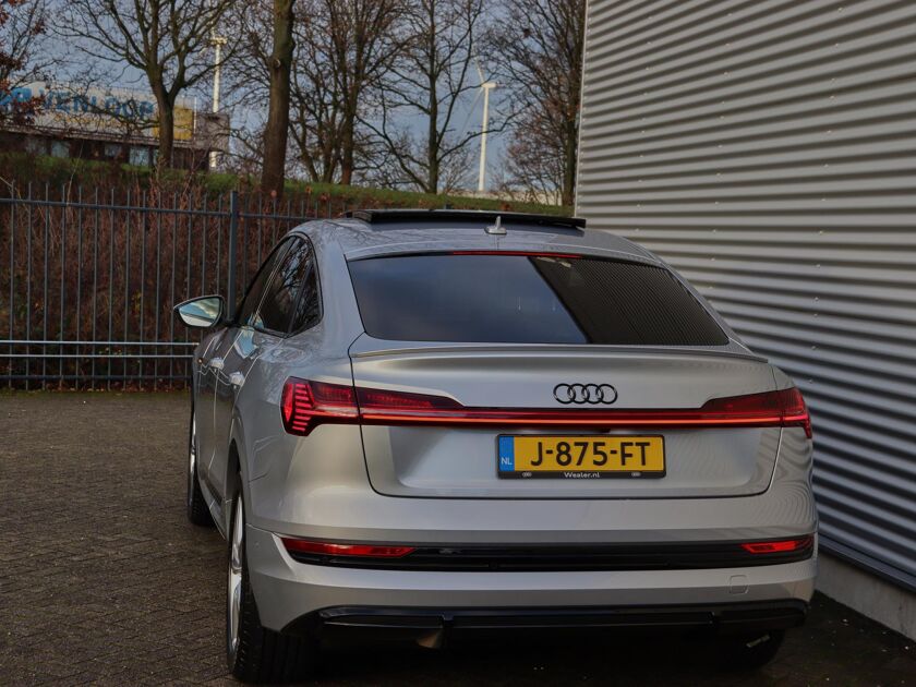 Audi e-tron Sportback 50 quattro S edition 71 kWh | 8% bijtelling | Airco | Full Map Navigatie | DAB | ACC | Achteruitrij Camera | Elektrische Stoelen incl. Memory |