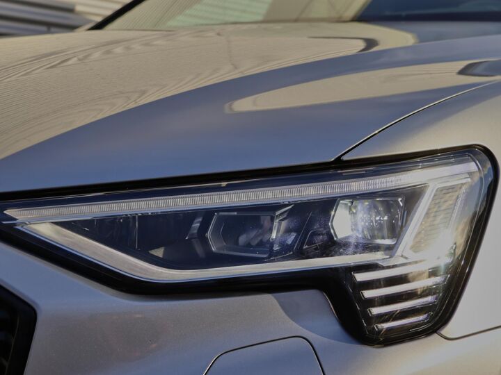 Audi e-tron Sportback 50 quattro S edition 71 kWh | 8% bijtelling | Airco | Full Map Navigatie | DAB | ACC | Achteruitrij Camera | Elektrische Stoelen incl. Memory |