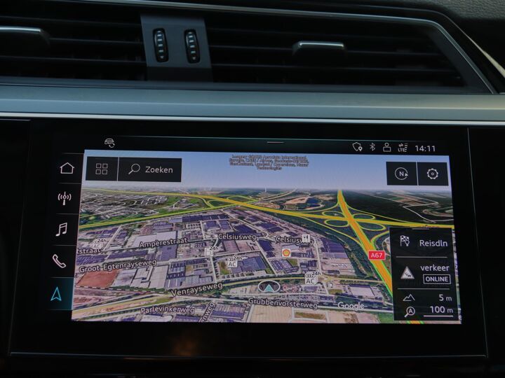 Audi e-tron e-tron 50 quattro Launch edition plus 71 kWh | 8% bijtelling | Airco | DAB | Full Led | Navigatie | Luchtvering | Panorama dak | Achteruitrij Camera |
