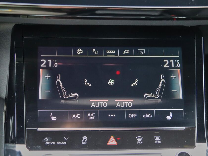 Audi e-tron Sportback S Edition 55 300kw/408pk 95Kwh quattro | Zwart optiek (achteraf) | 2cm Verlaagd (achteraf) | 22" lmv Bronze | Panorama glasdak | Bang & olufsen | Privacy glass