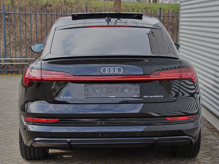 Audi e-tron Sportback S Edition 55 300kw/408pk 95Kwh quattro | Zwart optiek (achteraf) | 2cm Verlaagd (achteraf) | 22" lmv Bronze | Panorama glasdak | Bang & olufsen | Privacy glass