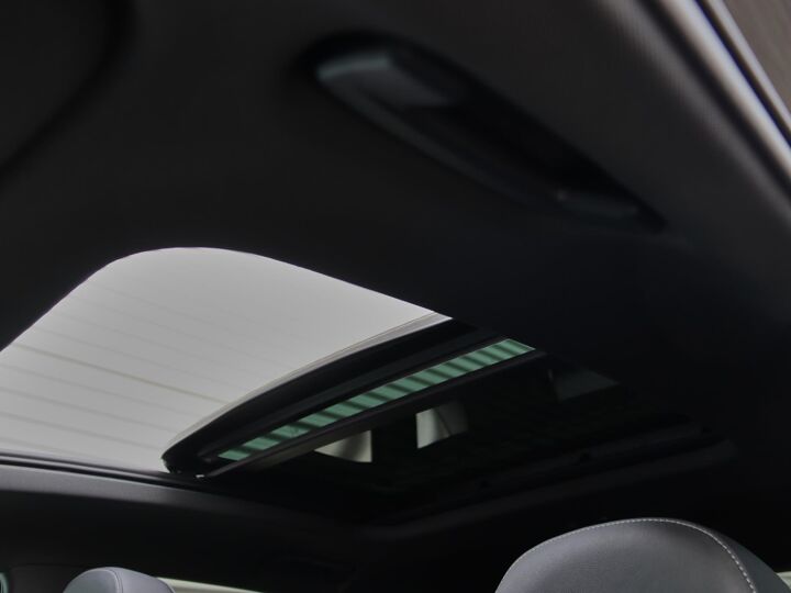 Audi e-tron Sportback S Edition 55 300kw/408pk 95Kwh quattro | Zwart optiek (achteraf) | 2cm Verlaagd (achteraf) | 22" lmv Bronze | Panorama glasdak | Bang & olufsen | Privacy glass