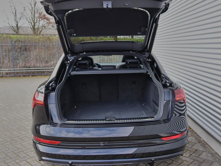 Audi e-tron Sportback S Edition 55 300kw/408pk 95Kwh quattro | Zwart optiek (achteraf) | 2cm Verlaagd (achteraf) | 22" lmv Bronze | Panorama glasdak | Bang & olufsen | Privacy glass