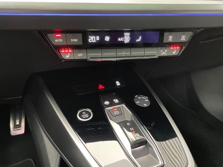 Audi Q4 e-tron 35 Launch edition Advanced Plus | Panoramadak | Camera | PDC | ACC | Stoelverwarming |