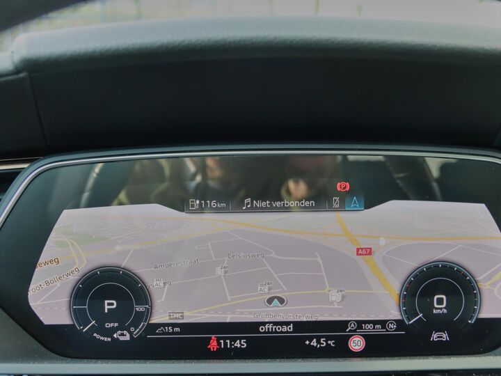 Audi e-tron e-tron 50 quattro Launch edition plus 71 kWh | 4% bijtelling | Stoelverwarming | ACC | Panorama Dak | Elektrisch Verstelbare Stoelen incl. Memory |