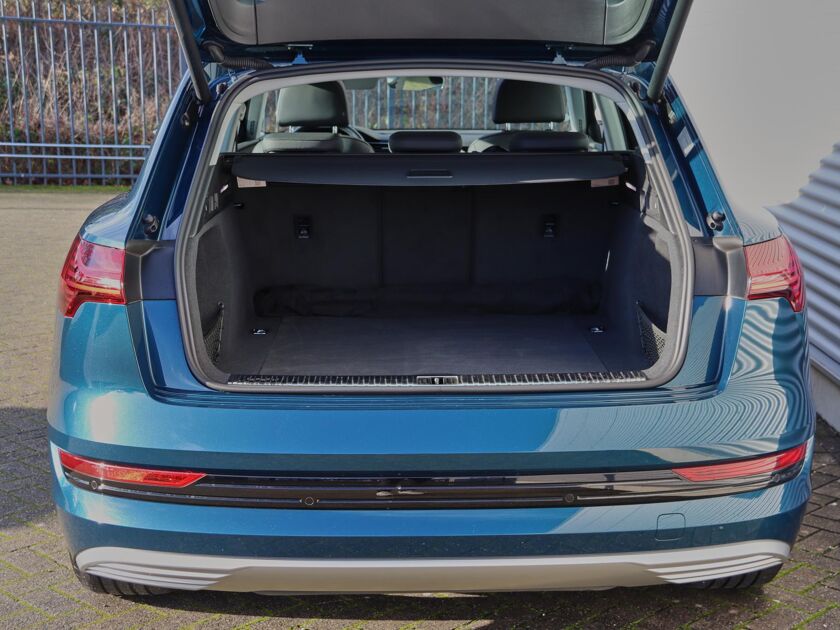 Audi e-tron e-tron 50 quattro Launch edition plus 71 kWh | 4% bijtelling | Stoelverwarming | ACC | Panorama Dak | Elektrisch Verstelbare Stoelen incl. Memory |