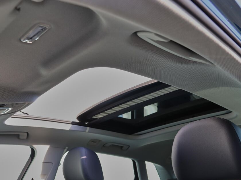 Audi e-tron e-tron 50 quattro Launch edition plus 71 kWh | 4% bijtelling | Stoelverwarming | ACC | Panorama Dak | Elektrisch Verstelbare Stoelen incl. Memory |