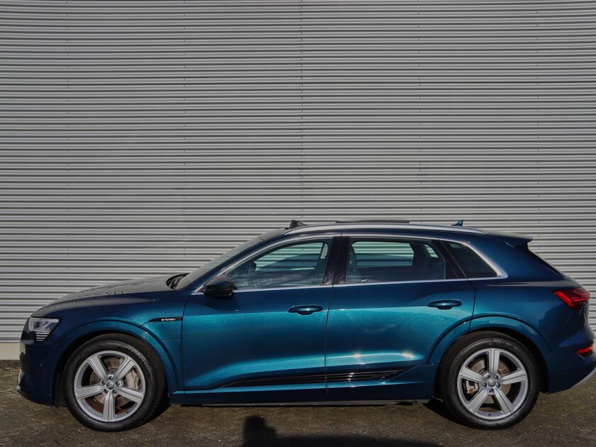 Audi e-tron e-tron 50 quattro Launch edition plus 71 kWh | 4% bijtelling | Stoelverwarming | ACC | Panorama Dak | Elektrisch Verstelbare Stoelen incl. Memory |